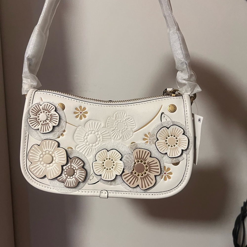 Coach swinger bag nwt - Picture 3 of 4